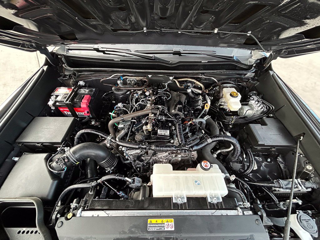Used 2025 Toyota Tacoma SR5 AWD/4WD image 32