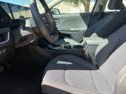 Used 2025 Kia K4 LXS image 28