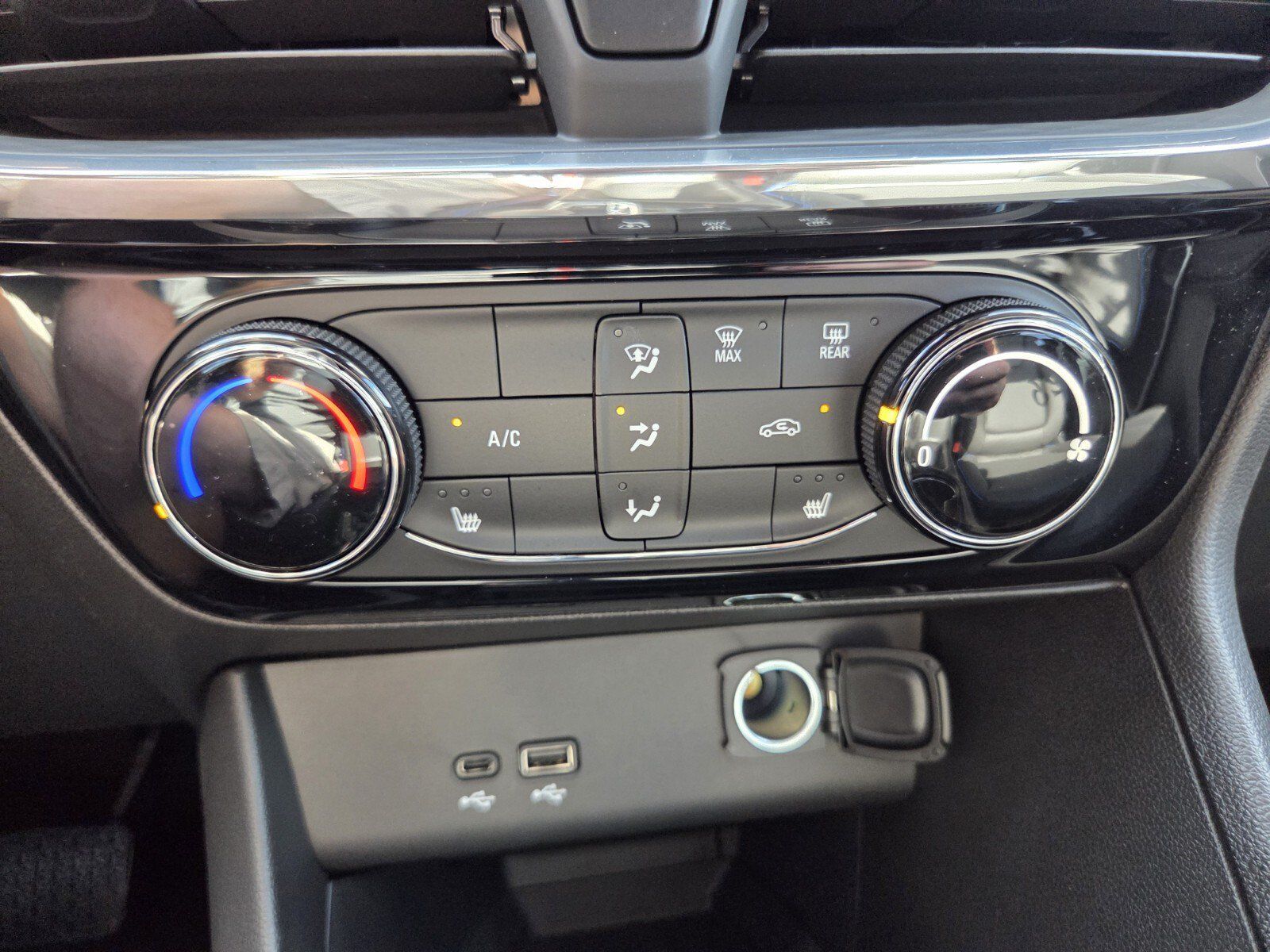 Used 2026 Buick Encore GX Sport Touring w/ Comfort Package FWD image 24