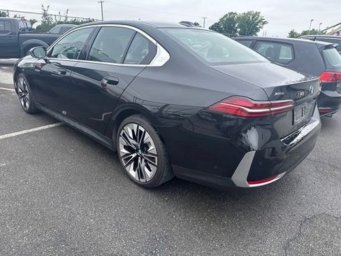 Used 2024 BMW 530i xDrive w/ Premium Package AWD/4WD image 12