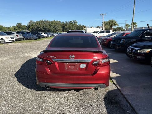 Used 2017 Nissan Altima 2.5 SR w/ Midnight Edition Package FWD image 4