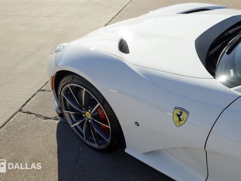 Used 2022 Ferrari 812 GTS RWD image 7