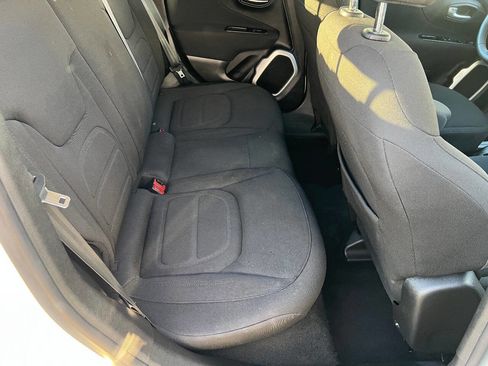 Used 2018 Jeep Renegade Latitude AWD/4WD image 22