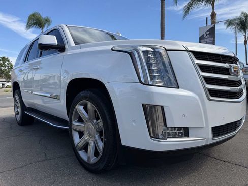 Used 2018 Cadillac Escalade Luxury RWD image 10