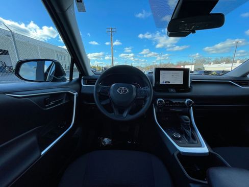 Used 2025 Toyota RAV4 LE image 33