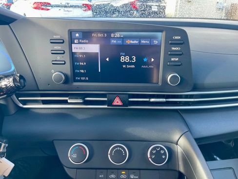 Used 2025 Hyundai Elantra SE image 15