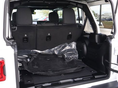 Used 2024 Jeep Wrangler Unlimited Rubicon w/ Technology Group image 21