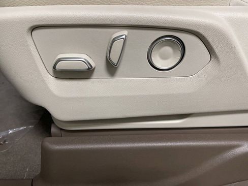 New 2024 GMC Yukon XL Denali w/ Advanced Technology Package image 9