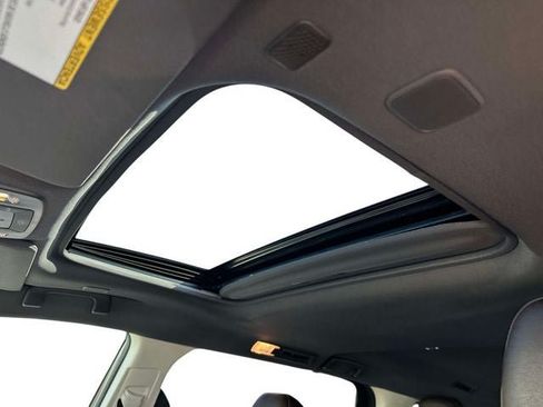 Used 2023 Toyota Sienna Platinum AWD/4WD image 34