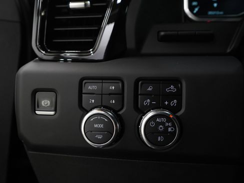 Used 2023 GMC Sierra 1500 AT4X AWD/4WD image 25