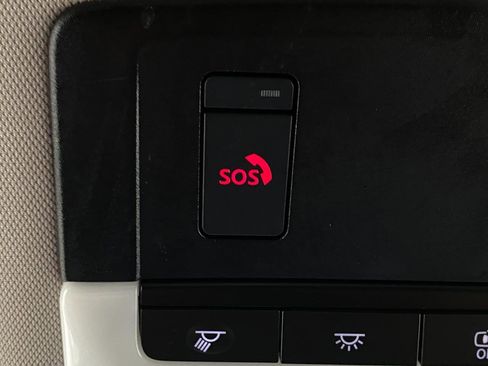 Certified 2025 Nissan Rogue SV image 27