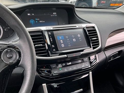 Used 2017 Honda Accord EX image 9