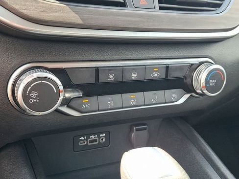 Used 2025 Nissan Altima 2.5 SV image 16