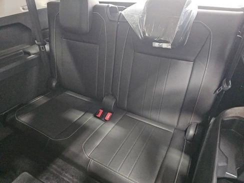 Used 2023 Volkswagen Tiguan SE FWD image 11