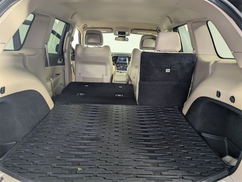 Used 2019 Jeep Grand Cherokee Laredo image 25