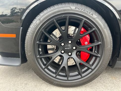 Used 2015 Dodge Challenger SRT Hellcat RWD image 29