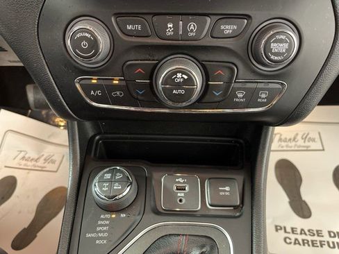 Used 2022 Jeep Cherokee Trailhawk w/ Comfort/Convenience Group image 22