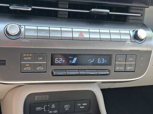 Certified 2024 Hyundai Kona SEL AWD/4WD image 15
