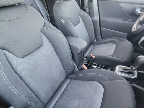 Certified 2021 Jeep Renegade Latitude AWD/4WD image 13