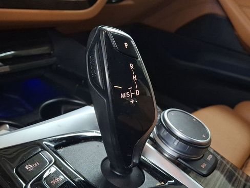 Certified 2022 BMW 530i xDrive w/ Convenience Package image 12