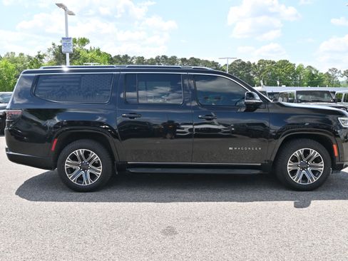 Used 2023 Jeep Wagoneer L Series II image 11