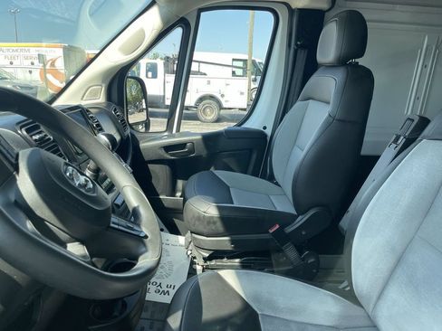 Used 2025 RAM ProMaster 2500 w/ Convenience Group FWD image 3