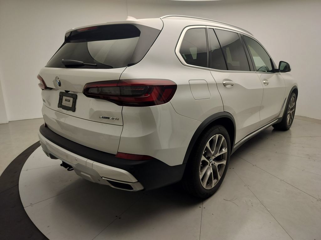 Used 2021 BMW X5 xDrive40i w/ Premium Package AWD/4WD image 3