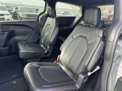 New 2026 Chrysler Pacifica Select image 28