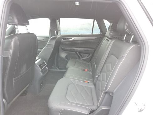 Used 2024 Volkswagen Atlas Cross Sport SE image 17