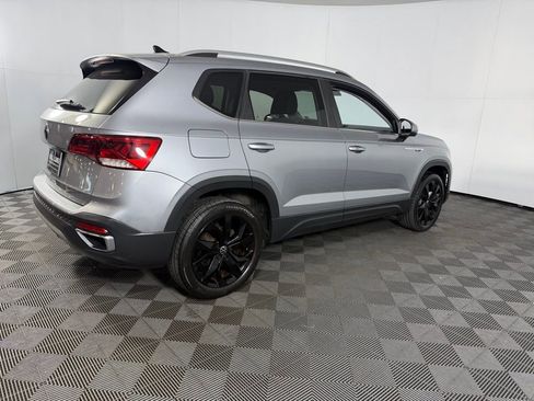 Used 2022 Volkswagen Taos SE w/ Panoramic Sunroof Package image 8