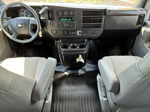 Used 2025 Chevrolet Express 3500 w/ Power Convenience Package RWD image 18