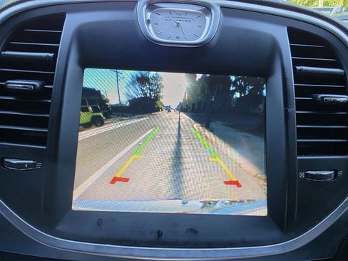 Used 2014 Chrysler 300 C image 30