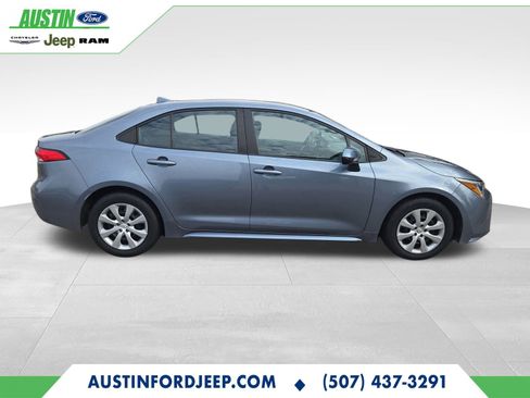 Used 2022 Toyota Corolla LE image 6