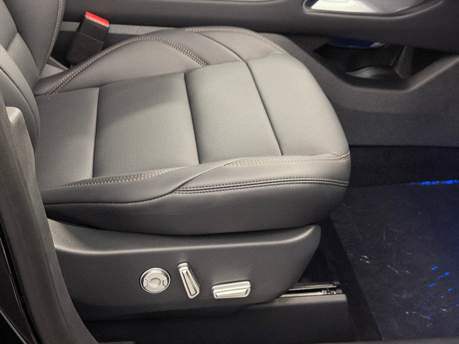 New 2026 Lincoln Nautilus Premier AWD/4WD image 12
