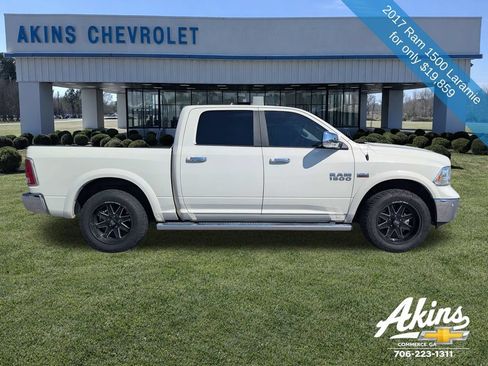Used 2017 RAM 1500 Laramie w/ Convenience Group AWD/4WD image 3