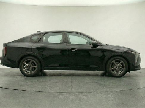 Used 2025 Kia K4 FWD image 11