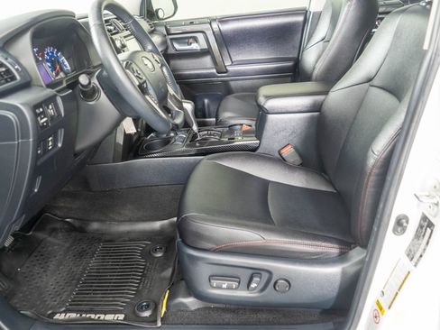 Used 2018 Toyota 4Runner TRD Off-Road Premium AWD/4WD image 10