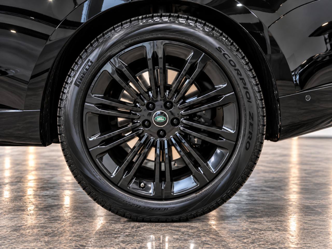 Used 2024 Land Rover Range Rover SE AWD/4WD image 9