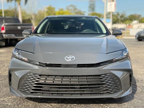 Used 2025 Toyota Camry LE image 3