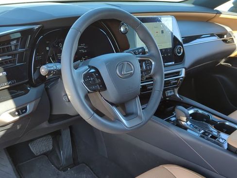 Used 2025 Lexus RX 350 FWD w/ Technology Package image 9