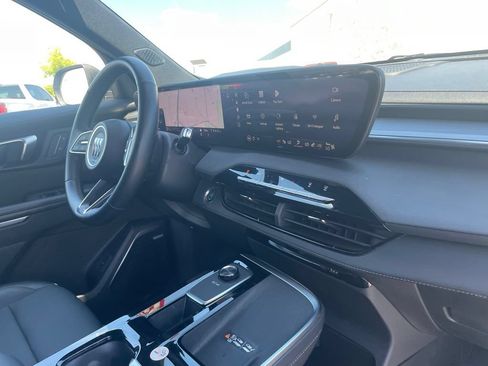 Used 2025 Buick Enclave Preferred FWD image 29