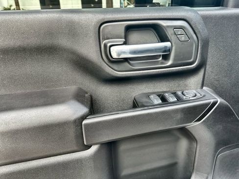 Used 2025 Chevrolet Silverado 2500 Custom w/ Custom Value Package image 15