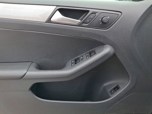 Used 2017 Volkswagen Jetta S w/ Jetta S Cold Weather Package image 12