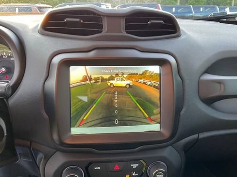 Used 2023 Jeep Renegade Latitude AWD/4WD image 23