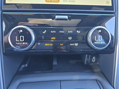 New 2026 Land Rover Discovery S image 26