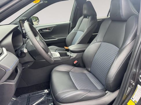 Used 2023 Toyota RAV4 XSE AWD/4WD image 9