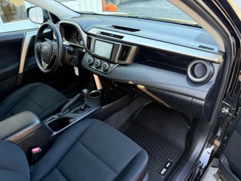 Used 2015 Toyota RAV4 LE image 10