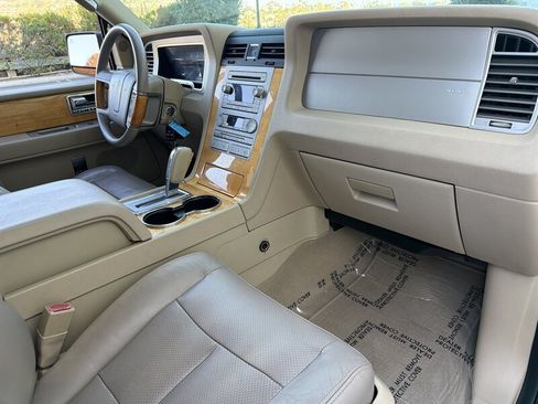 Used 2008 Lincoln Navigator 2WD image 14