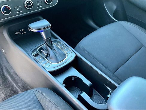 Used 2025 Hyundai Kona SE FWD image 17