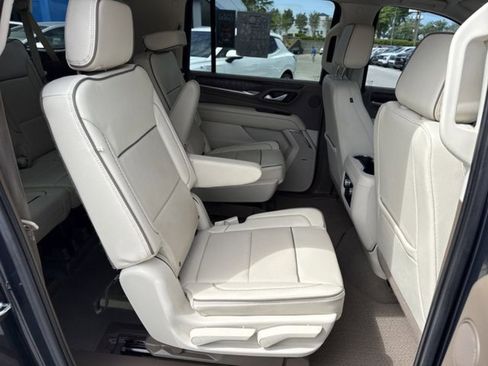 Used 2022 GMC Yukon XL Denali RWD image 14